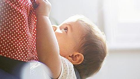 Το μωρό μου έχει κολλήσει πάνω μου- το φροντίζω μόνη χωρίς βοήθεια. Πώς να διαχειριστώ αυτή την κατάσταση;