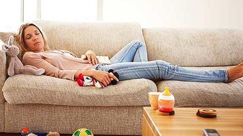 Η γυναίκα μου δεν εργάζεται αλλά αδιαφορεί και για το σπίτι. Πώς να της μιλήσω χωρίς να θιχτεί;