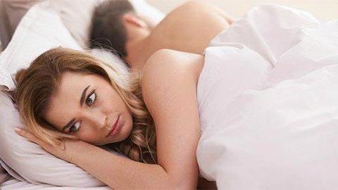 Ο άντρας μου δεν επιδιώκει να βρισκόμαστε πλέον ερωτικά και έχω αρχίσει να ανησυχώ. Τι σημαίνει αυτό;