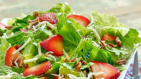 4 δροσερές σαλάτες για το τραπέζι του Πάσχα