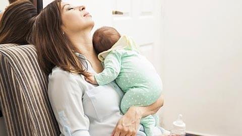 8 πράγματα για τα οποία καμία νέα μαμά δεν πρέπει να νιώθει ενοχές