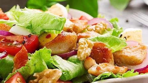 4 χορταστικές σαλάτες σε ρόλο... κυρίως γεύματος!