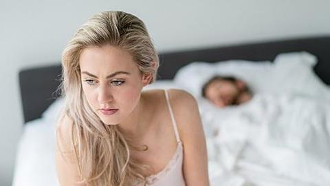 Με τον σύντροφό μου τα πάμε πολύ καλά αλλά δεν κάνουμε συχνά σεξ. Είναι τόσο σημαντικό για το μέλλον της σχέσης μας;