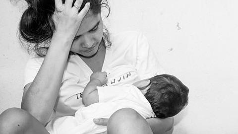 Αγχώδης διαταραχή μετά τη γέννα: Τι είναι και πώς θα την ξεπεράσετε