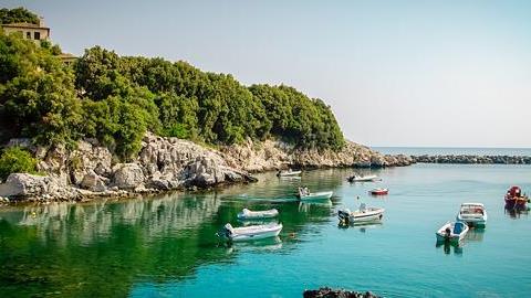 4 ανοιξιάτικες εκδρομές που συνδυάζουν βουνό και θάλασσα