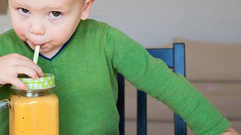 4 εύκολοι τρόποι να κάνετε τα σνακς των παιδιών πιο υγιεινά