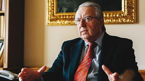 «Τα παιδιά φεύγουν από το σχολείο χωρίς να θυμούνται τίποτα»: Μία μοναδική συνέντευξη του Γιώργου Μπαμπινιώτη