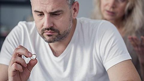 Η γυναίκα μου με υποτιμά, θέλει πάντα να γίνεται το δικό της κι εγώ δεν αντέχω άλλο. Να της μιλήσω για διαζύγιο;