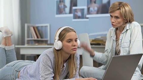 Aντιδραστικός έφηβος: 5 τρόποι να τον διαχειριστείτε