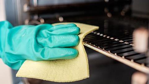 3 φυσικοί τρόποι να καθαρίσεις τον φούρνο