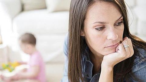 Ο άντρας μου θέλει να μένω συνέχεια σπίτι με τα παιδιά. Γιατί δεν καταλαβαίνει ότι έχω κι άλλες ανάγκες;