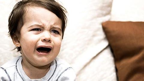 Ο 23 μηνών γιος μου τσιρίζει διαρκώς. Τι να κάνω για να τον ηρεμήσω;