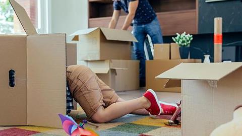 7 τρόποι για να προσαρμοστεί το παιδί στο καινούριο σπίτι