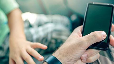 «Εύχομαι να μην υπήρχαν κινητά»: Η έκθεση αυτού του μικρού αγοριού που όλοι πρέπει να διαβάσουμε