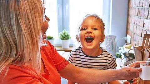 «Με εξαντλεί το να μένω στο σπίτι και να μη δουλεύω, αλλά το κάνω. Να γιατί…» 