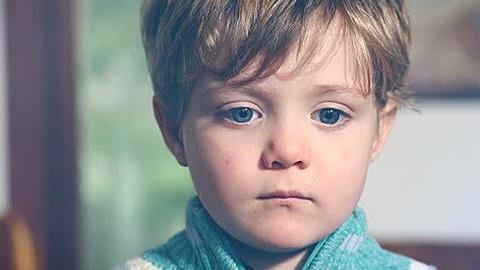 Ο γιος μου δεν λέει καθαρά κάποια γράμματα. Πρέπει να αρχίσει λογοθεραπεία; 