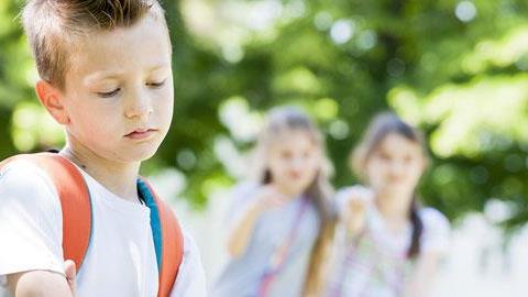 Πώς η βία κάνει τα παιδιά να γερνούν πριν την ώρα τους