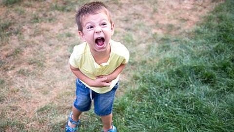 «Τι έκανα όταν έπιασε το παιδί μου κρίση υστερίας σε δημόσιο χώρο»: 4 γονείς εξομολογούνται