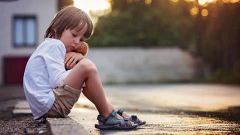 Ο γιος μου δεν περνάει καλά στην κατασκήνωση. Πώς να το χειριστώ;