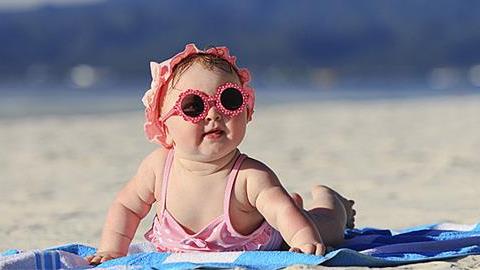 Στην παραλία με τα παιδιά: Έξυπνες ιδέες επιβίωσης
