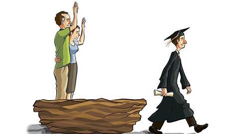 Όταν τα παιδιά φεύγουν απ’ το σπίτι: Το σύνδρομο της άδειας φωλιάς και πώς επηρεάζει τους γονείς