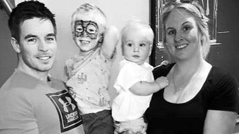 «Η μέρα μας δεν τελειώνει μόλις γυρίσουμε σπίτι απ' τη δουλειά»: Το μήνυμα ενός άντρα προς όλους τους μπαμπάδες