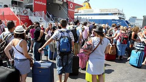 5 τύποι ανθρώπων που συναντάς στα ελληνικά πλοία