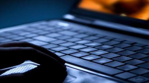 «Έπιασα το παιδί μου να βλέπει πορνό. Πώς να το χειριστώ;»