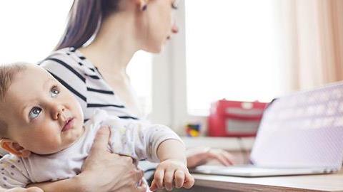 10 αλήθειες βγαλμένες απ’ τη ζωή κάθε εργαζόμενης μαμάς