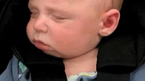 Η παρατήρηση αυτής της μαμάς στον άντρα της έσωσε τον γιο τους από τροχαίο ατύχημα 