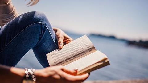 5 κορυφαίες ιστορίες αγάπης που αξίζει να διαβάσετε αυτό το καλοκαίρι