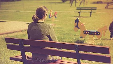 «Αγαπητή άγνωστη που μάλωσες το παιδί μου στην παιδική χαρά σήμερα...»