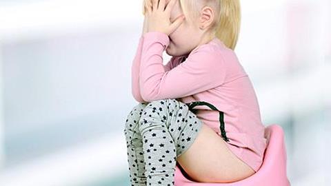 Η κόρη μου φοβάται να κάνει την ανάγκη της στο γιογιό και κλαίει. Πώς να τη βοηθήσω;