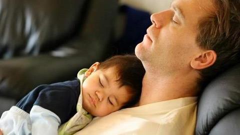 «Μην υποτιμάτε τους μπαμπάδες»: Το κείμενο μιας μαμάς που πρέπει να διαβάσετε