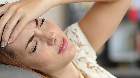 Πώς θα καταλάβετε αν έχετε χρόνια ημικρανία: Τα σημάδια που θα σας βοηθήσουν να την αναγνωρίσετε