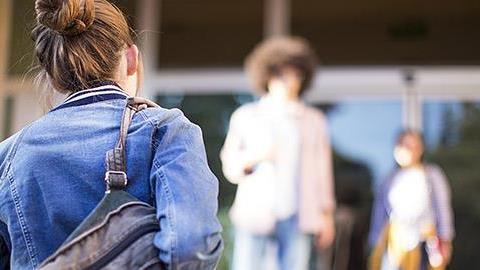 Τι πρέπει να ξέρετε αν το παιδί σας αρχίζει φέτος το Γυμνάσιο