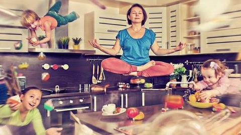 8 σκέψεις που κάνει κάθε μαμά με το που ανοίγουν τα σχολεία 