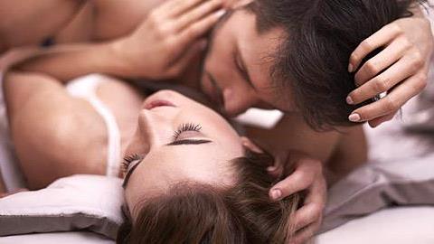 4 στάσεις του σεξ που θα σας βοηθήσουν να… ξαναμπείτε στο παιχνίδι μετά τη γέννα