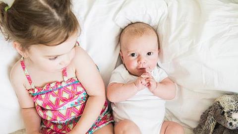  «Ανέθεσα πολλές ευθύνες στην κόρη μου για τον μικρό της αδερφό και το μετάνιωσα» 