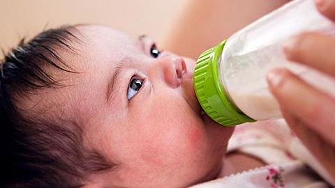To Μητροπολιτικό Κοινωνικό Ιατρείο Ελληνικού κάνει έκκληση για παιδικά και βρεφικά γάλατα
