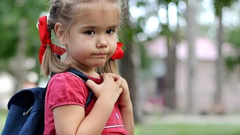 «6 αλήθειες που συνειδητοποίησα τη μέρα που το παιδί μου ξεκίνησε το νηπιαγωγείο»