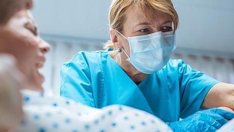 Τι θα ήθελε να σας πει η μαία σας πριν γεννήσετε