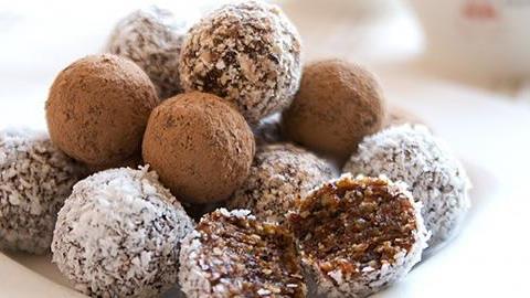 3 πεντανόστιμα γλυκά που δεν έχουν αλεύρι και ζάχαρη