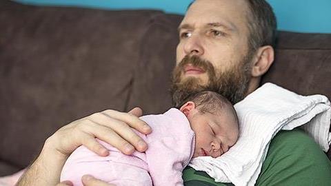 Μόνος στο σπίτι με το μωρό: Συμβουλές για τον νέο μπαμπά