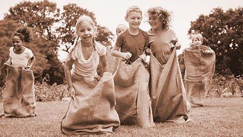 Αμπάριζα αντί για video games: Τα οφέλη των παλιών παιχνιδιών για τα παιδιά