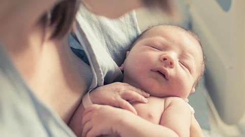 Ασφαλής προσκόλληση: Λέγοντας «ναι» στις ανάγκες του μωρού μας