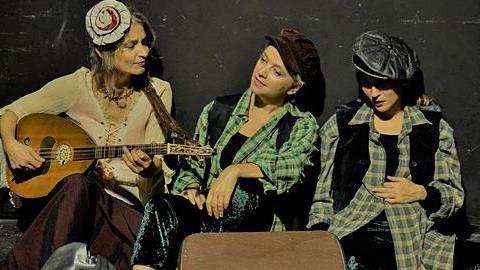 «Τα καινούρια ρούχα του Aυτοκράτορα» του Χανς Κρίστιαν Άντερσεν στο θέατρο Βαφείο- Λουκάς Κάραλης