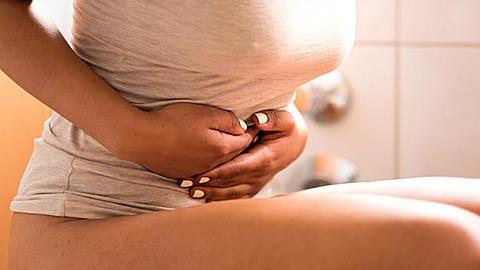 Είμαι στην 9η εβδομάδα και βλέπω καφέ αίμα. Τι σημαίνει;