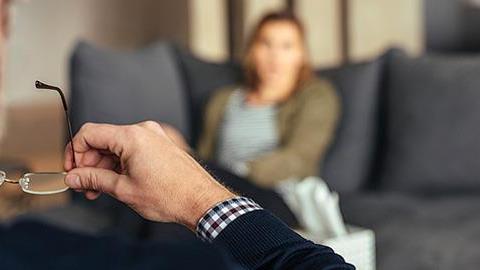 Ψυχολόγος: Πολύτιμη βοήθεια και όχι ταμπού