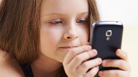 Πώς να αφήσει το παιδί το κινητό ή το tablet χωρίς να γίνει ο Τρίτος Παγκόσμιος Πόλεμος